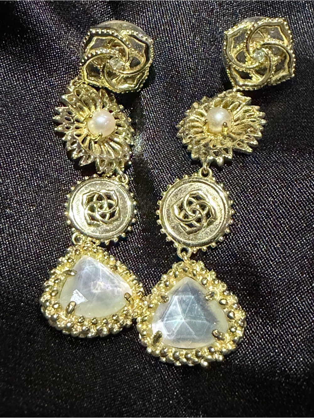 Kendra Scott Brielle Gold Linear Drop Earrings in Ivory Mother-of-Pearl.